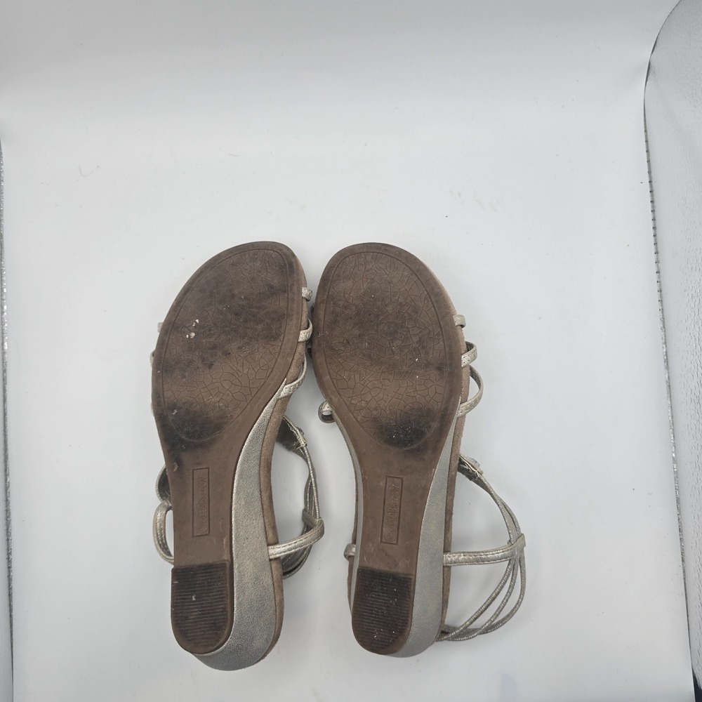 Croft & Barrow Women's gold wedge size 6 - Picture 8 of 8